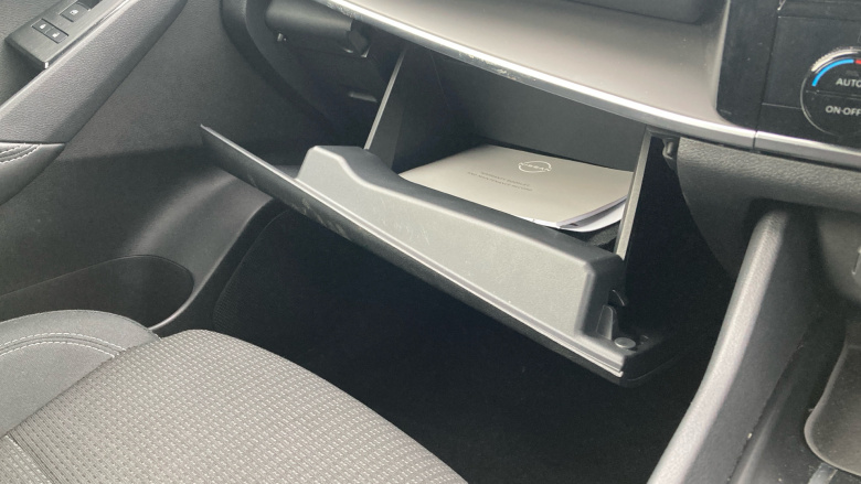 Nissan Qashqai 1.3 DiG-T MH Acenta Premium 5dr Petrol Hatchback